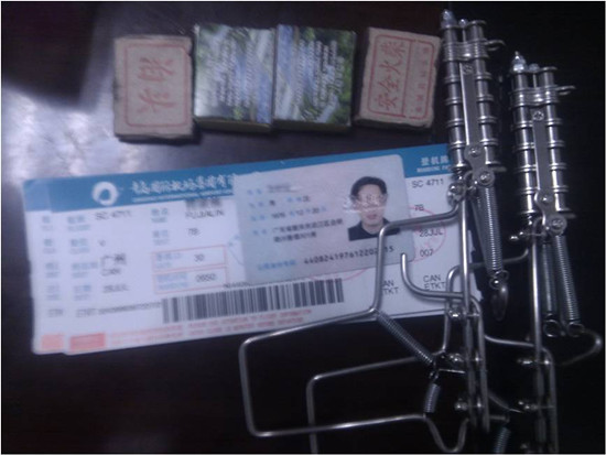 青島機場(chǎng)啟亞HI-PE金屬探測門(mén)攔截攜槍男子[圖]