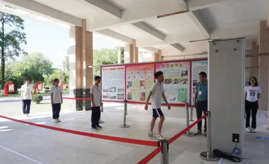 學(xué)校設置安檢門(mén)的必要性.jpg