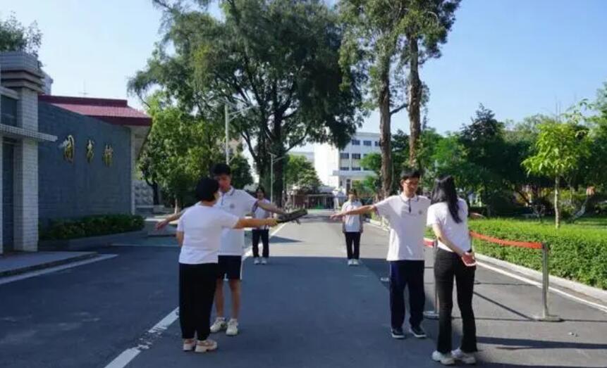 2-學(xué)校設置安檢門(mén)的必要性.jpg